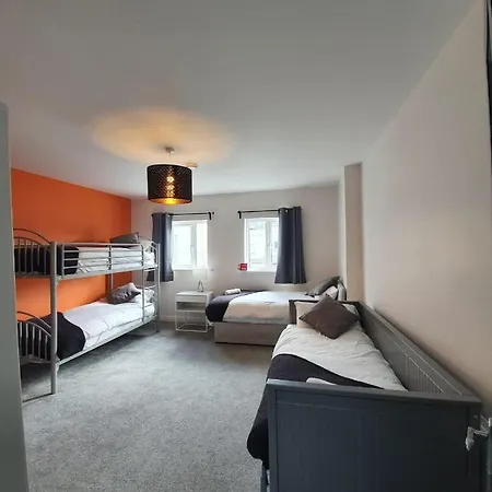 Dom wakacyjny Large Townhouse In The Heart Of No 12