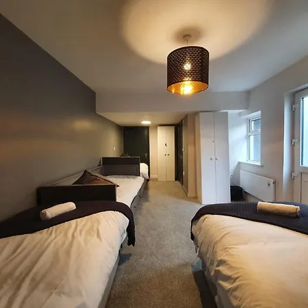 Dom wakacyjny Large Townhouse In The Heart Of No 12 Galway