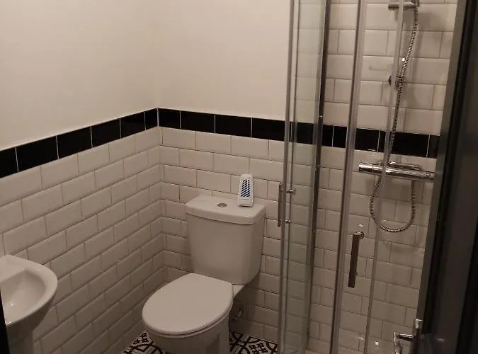 Large Townhouse In The Heart Of No 12 *