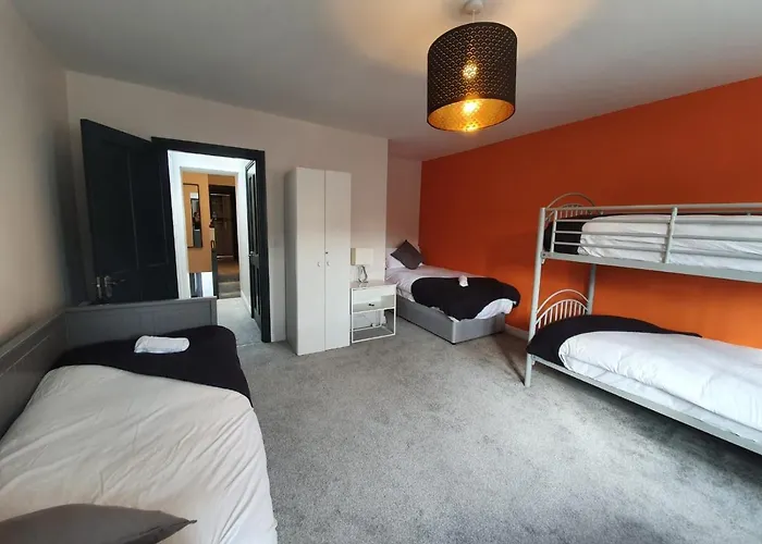 Large Townhouse In The Heart Of No 12