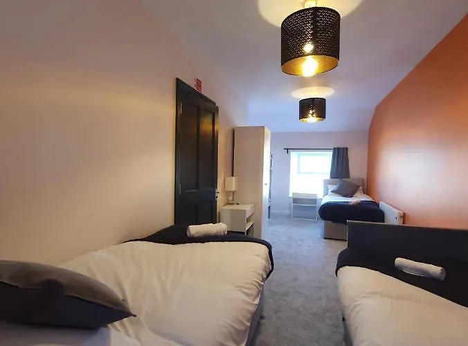 Large Townhouse In The Heart Of No 12 Сasa de vacaciones